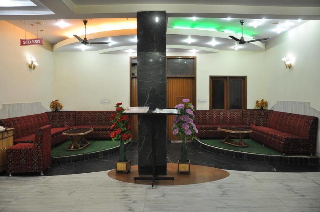 Oyo Hotel Silver Shine Near Gurudwara Shri Bangla Sahib Új-Delhi Kültér fotó