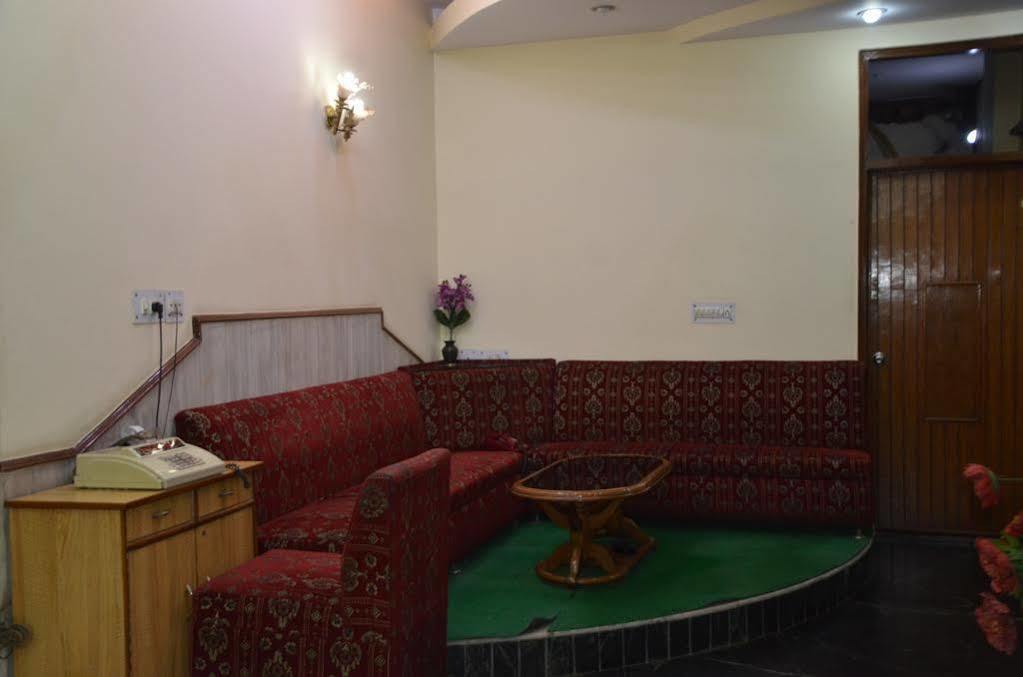 Oyo Hotel Silver Shine Near Gurudwara Shri Bangla Sahib Új-Delhi Kültér fotó