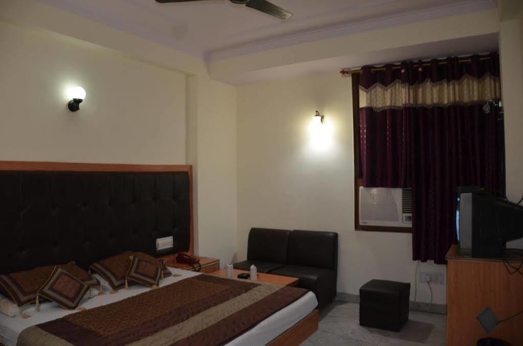 Oyo Hotel Silver Shine Near Gurudwara Shri Bangla Sahib Új-Delhi Kültér fotó